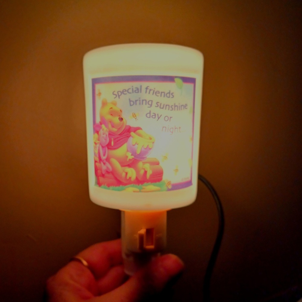 Vintage Winnie The Pooh‎ Disney Night Light Ceramic Piglet Plug-in Soft Glow